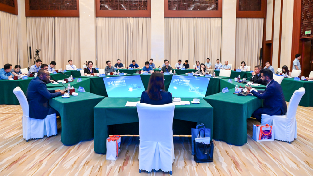 科技架橋，思想無(wú)界｜2025夏季達(dá)沃斯論壇，迅爾科技彰顯天津創(chuàng)新力量